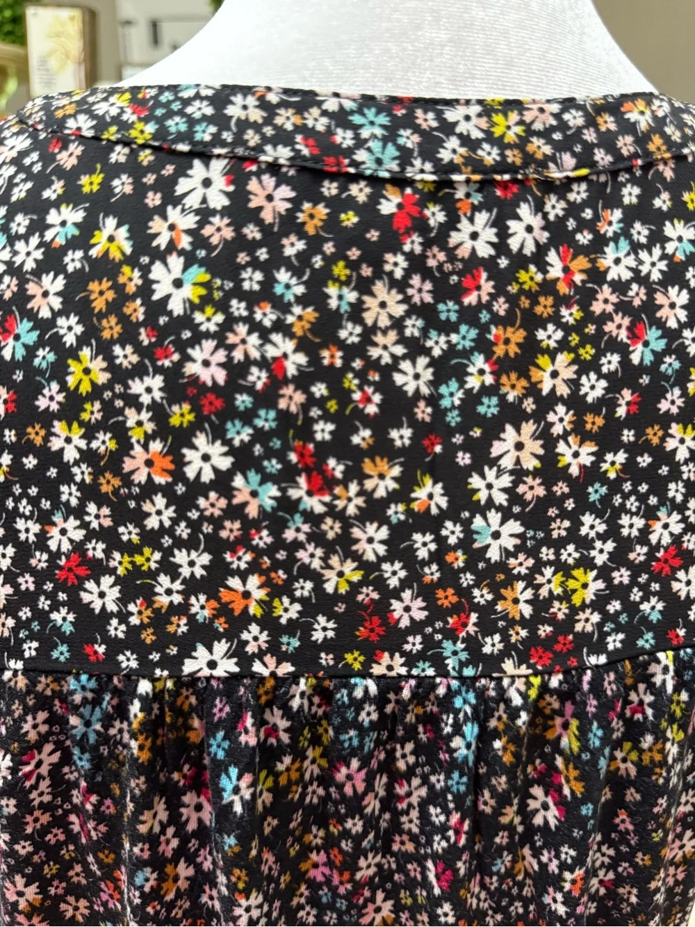 LOFT sleeveless neck